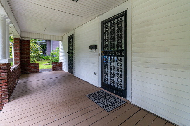 Building Photo - 3224 Garden Dr