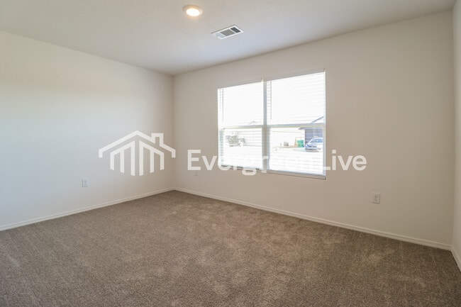 Building Photo - 31 Sourdough Crk Ln