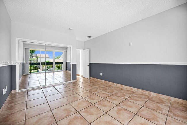 Building Photo - 9133 Fontainebleau Blvd