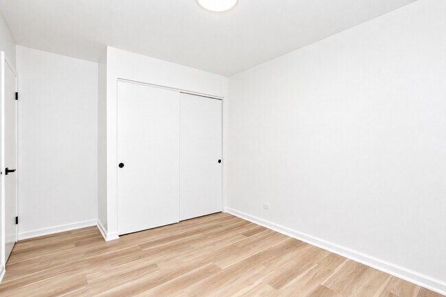 Building Photo - 7777 Ramsgate Cir S