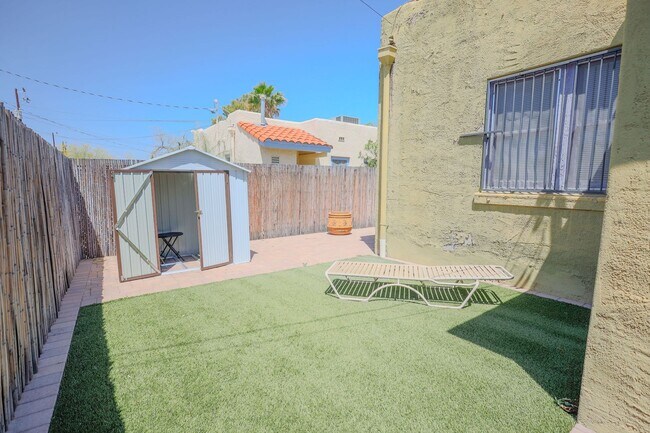 Building Photo - 317 N Santa Rita Ave