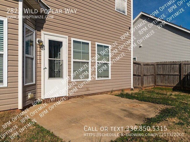 Building Photo - Spacious 3-Bedroom Home with Large Fenced ...