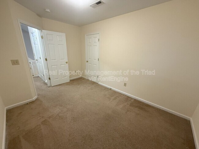 Building Photo - 3802 King Edward Ct