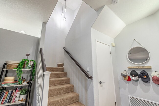 Building Photo - 30414 Daisy Ct
