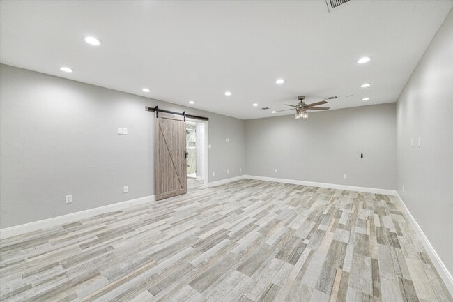 Building Photo - 2511 Nelwood Dr