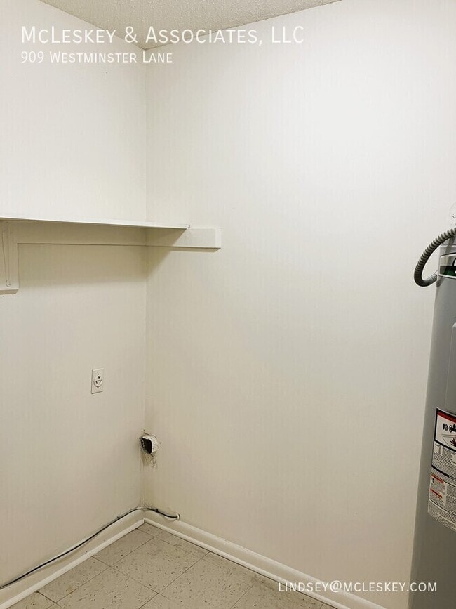 Building Photo - 909 Westminster Ln