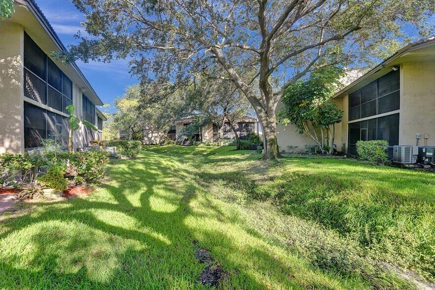 Building Photo - 9557 NW 2nd Pl