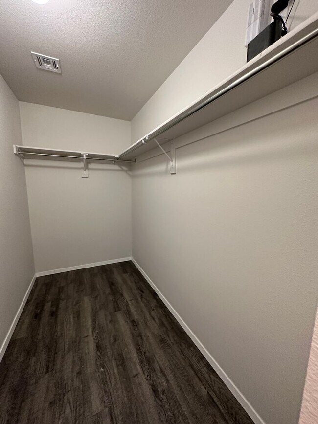 Building Photo - *Pre-leasing* Three Bedroom | Two Bathroom...