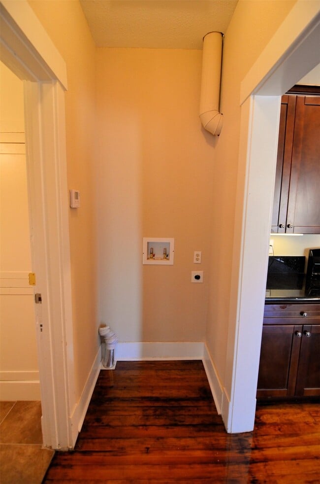 Building Photo - 1602 Lee St