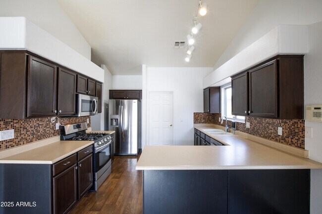 Building Photo - 909 E Harwell Rd