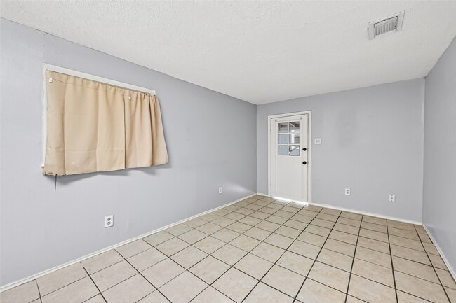 Building Photo - 9629 Sunnywood Dr