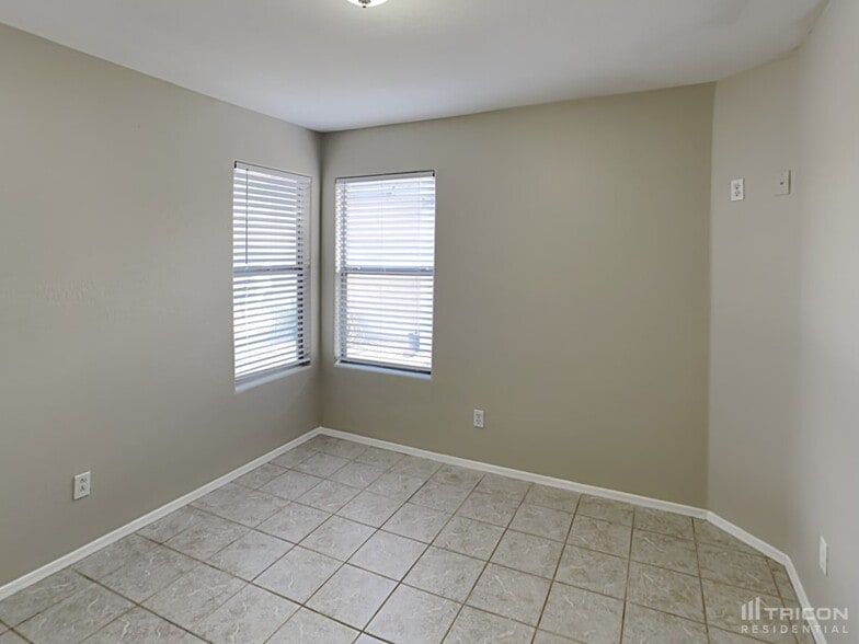 Building Photo - 43766 Elm Dr