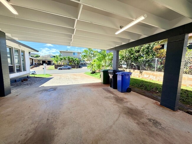 Building Photo - Newly Renovated 5BR/2BA Home – Move-In Ready in Pearl City