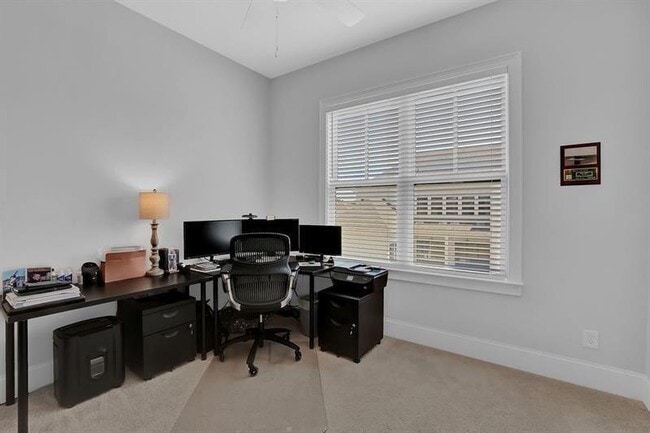 Building Photo - 144 Village Green Ave