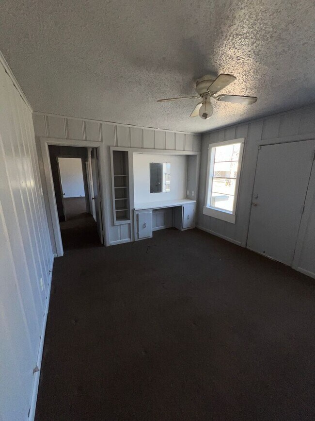 Building Photo - 3233 Riviera St