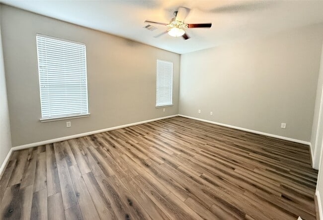 Building Photo - 1227 Maple Ace Dr