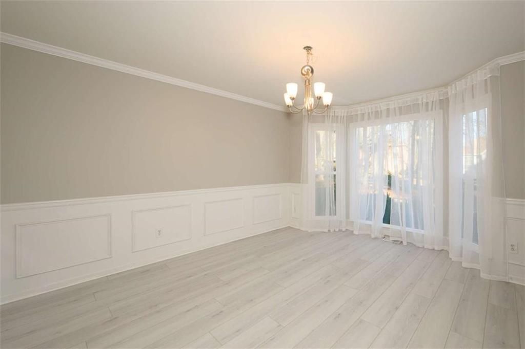 Building Photo - 151 N Lakeside Dr NW