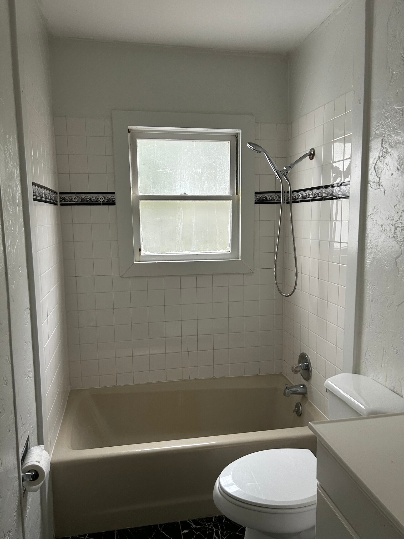 BATHROOM - 808 N Sheridan St