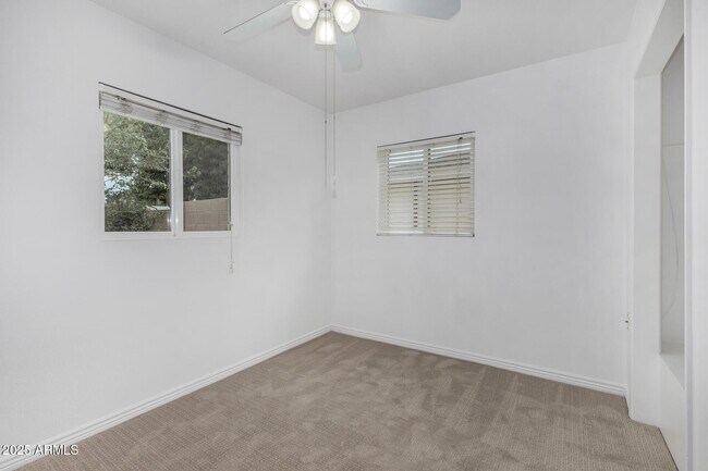 Building Photo - 3726 E Weldon Ave