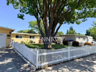 Building Photo - Gorgeous Sacramento Home with a POOL!!