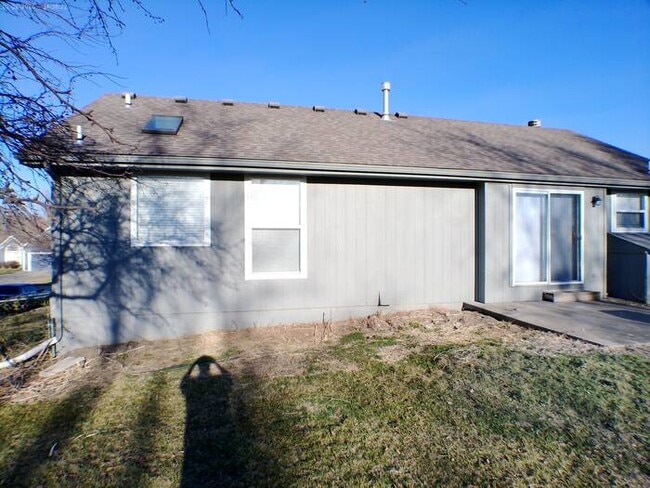 Building Photo - Amazing 4 bedrooms and 2.5 baths raised ranch located in High Ridge Manor on N Winchester Ave in ...