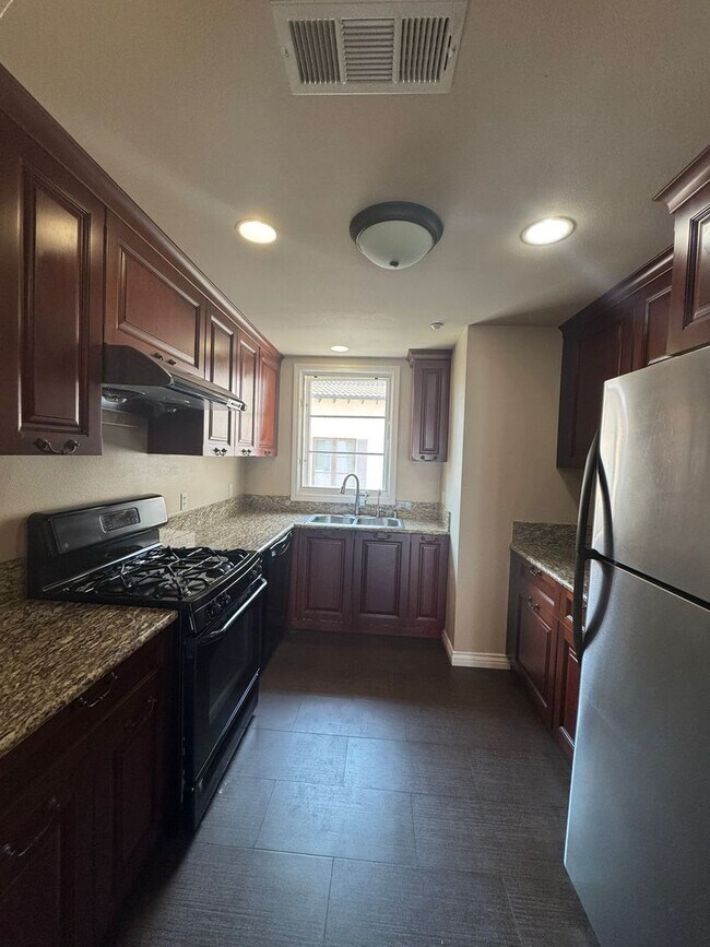 Building Photo - 247 S Arroyo Dr