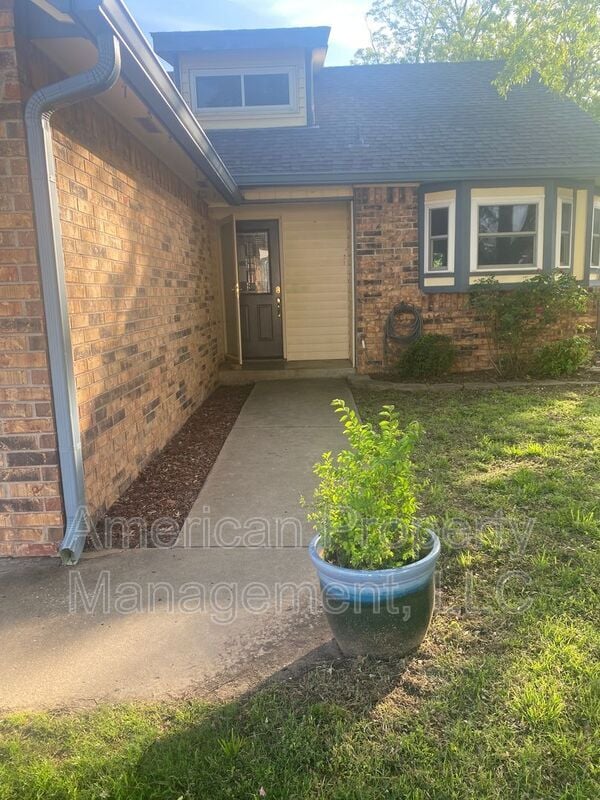 Building Photo - 4729 S Ironwood Ave