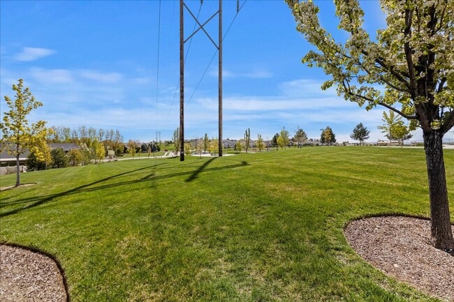 Building Photo - 5 Bed 3 bath Golf Course Neighborhood