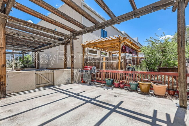 Building Photo - 880 E 16th Ave