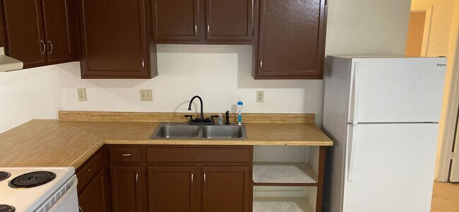 Building Photo - 9655 Bratton Dr