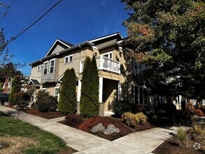 Building Photo - (MUS) Large 3 Bed/2 Bath Town Home
