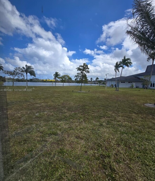 Building Photo - 2309 Park Ln