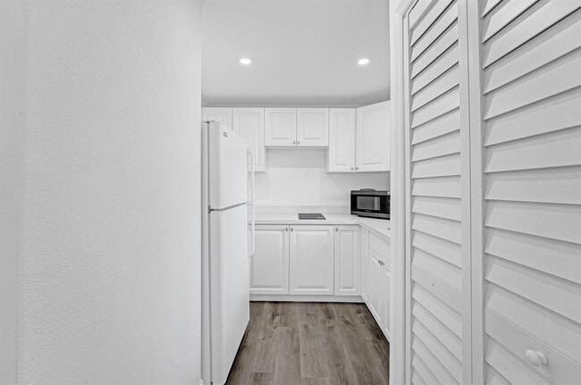 Building Photo - $1,995 435 NW 82ns Terrace Ter #2