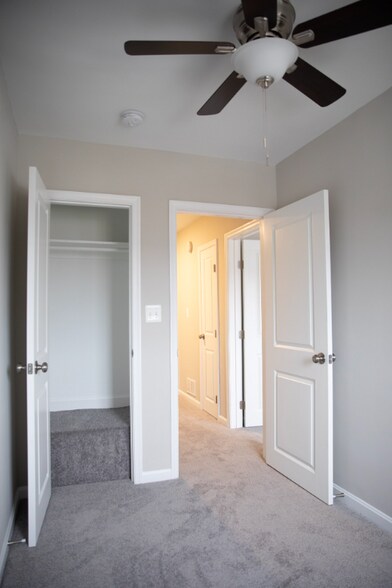 Building Photo - 1937 Jasmine Rd