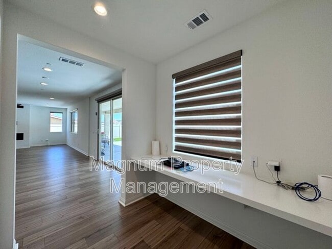 Building Photo - 25181 Desert Sage Dr
