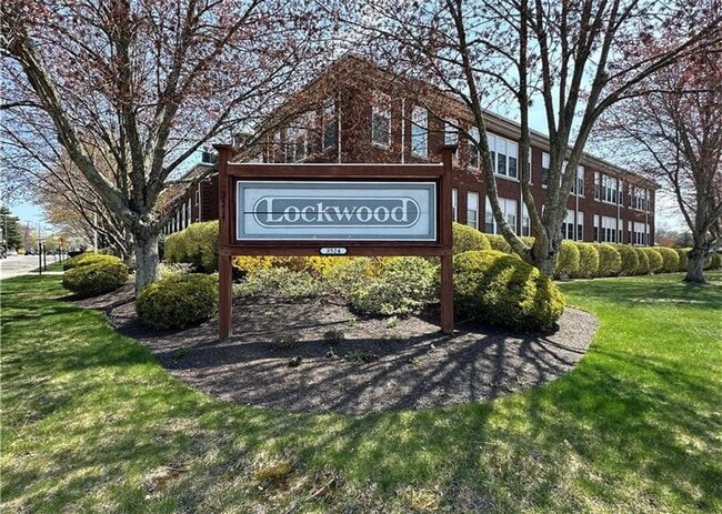 Primary Photo - 3524 W Shore Rd