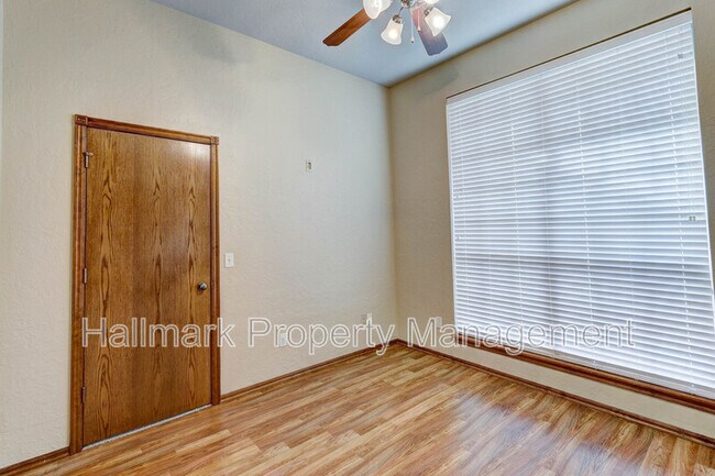 Building Photo - 500 Loyd Ln