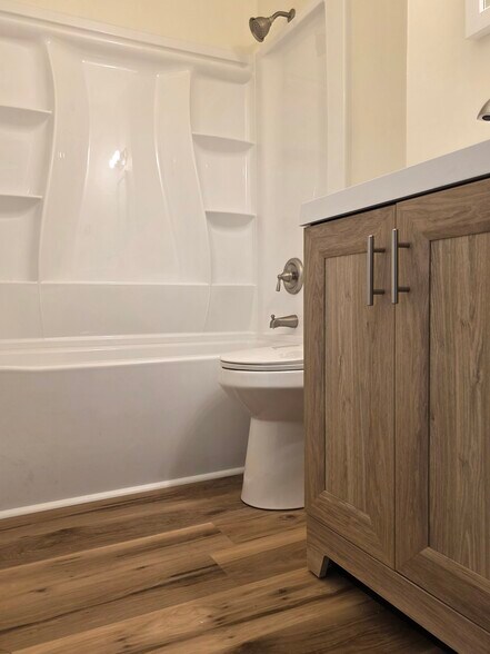 Upstairs full bath- all brand new! Incld. floor - 1718 Judy Way