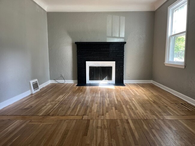 Primary Photo - 3 Bedroom 1 Bathroom House in Minneapolis!