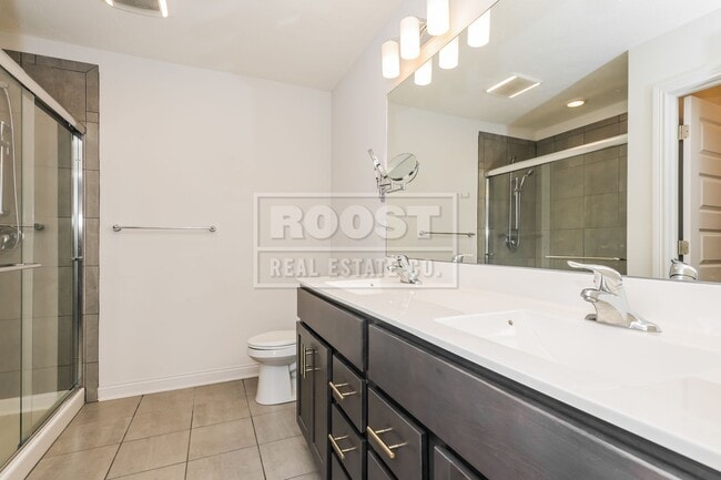 Building Photo - 2 Bed 1.5 Bathroom Condo Available in Springfield