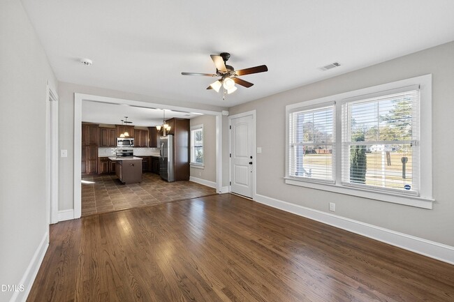 Building Photo - 209 S Walnut St