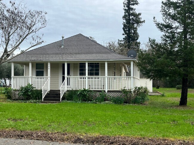 Building Photo - Wonderful, charming, home with large front porch in Kenwood