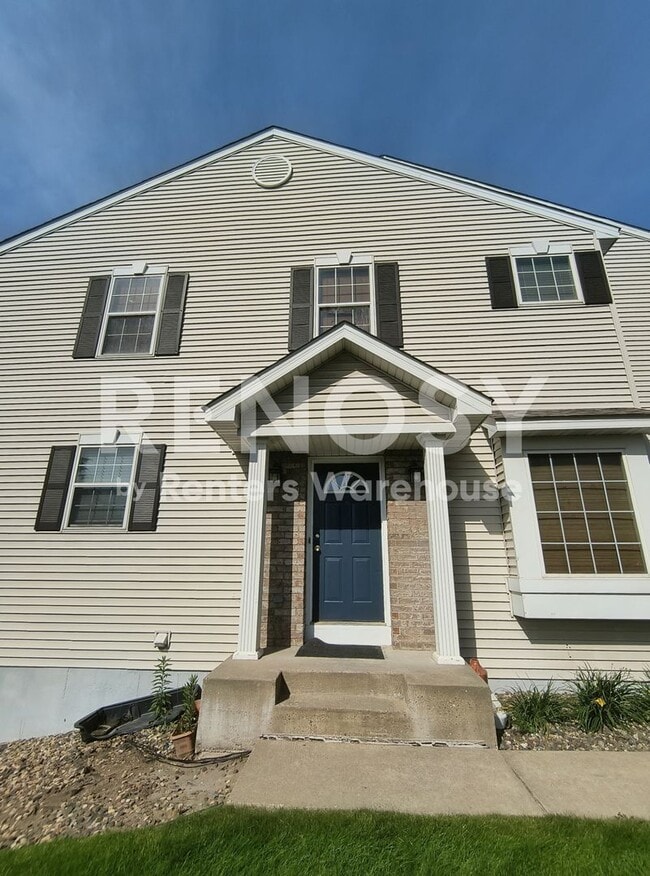 Building Photo - 15284 Florist Cir