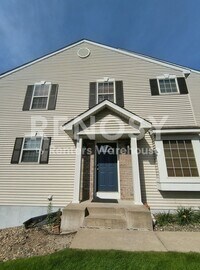 Building Photo - 4BD/3.5BA Townhome in Apple Valley Available Now!