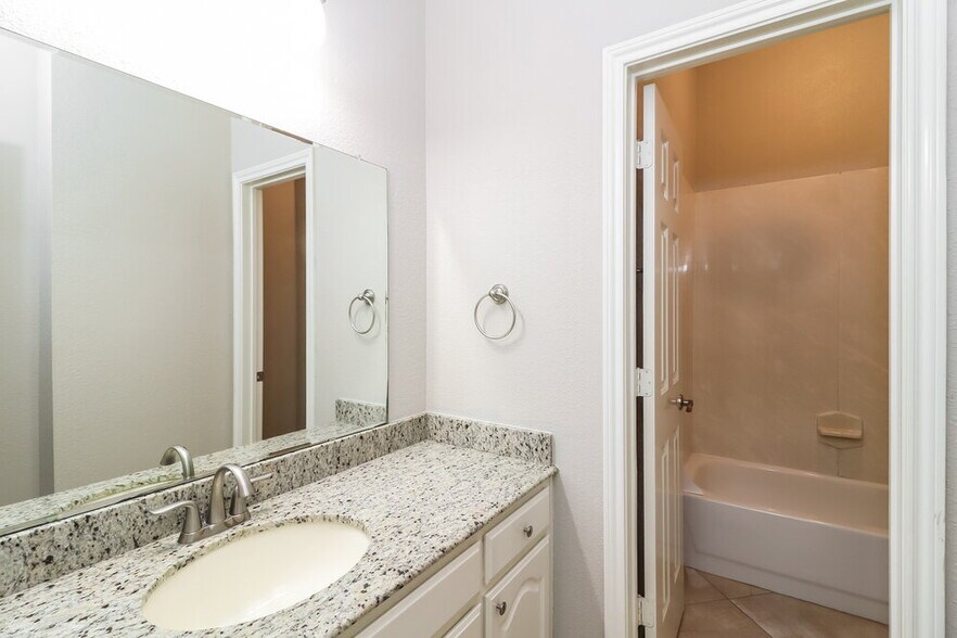 Building Photo - 7824 Blossom Dr