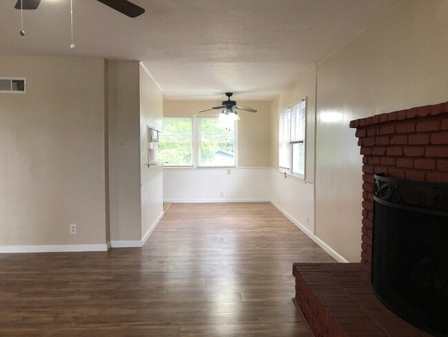 Building Photo - 5818 Pickering Ave