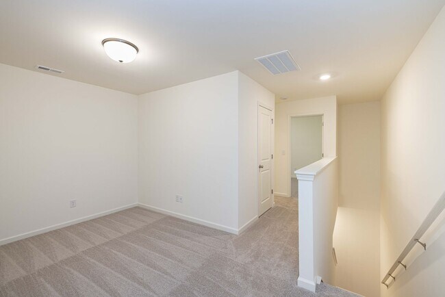 Building Photo - 465 Kinnerton Pl