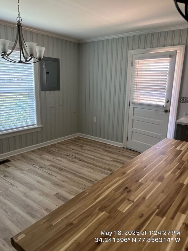 Building Photo - Updated 2 Bedroom, 1 Bath Home Locate Close to Wrightsville Beach