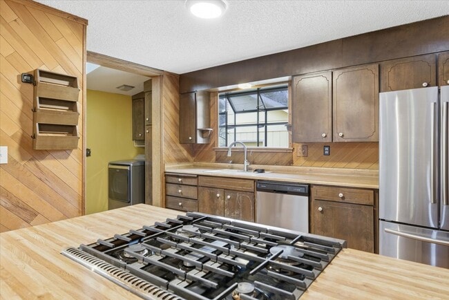 Building Photo - 173 Helman St