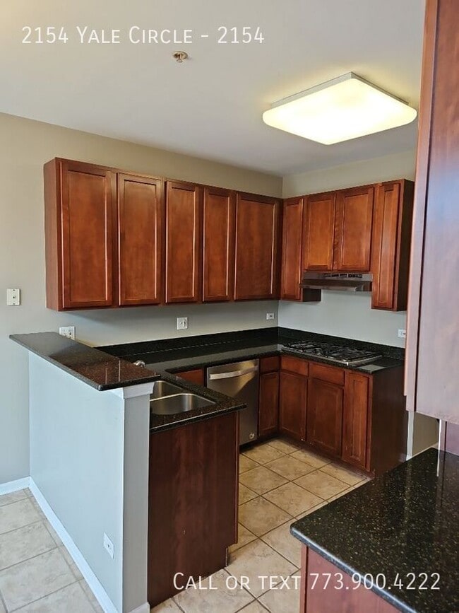 Building Photo - 2154 Yale Cir